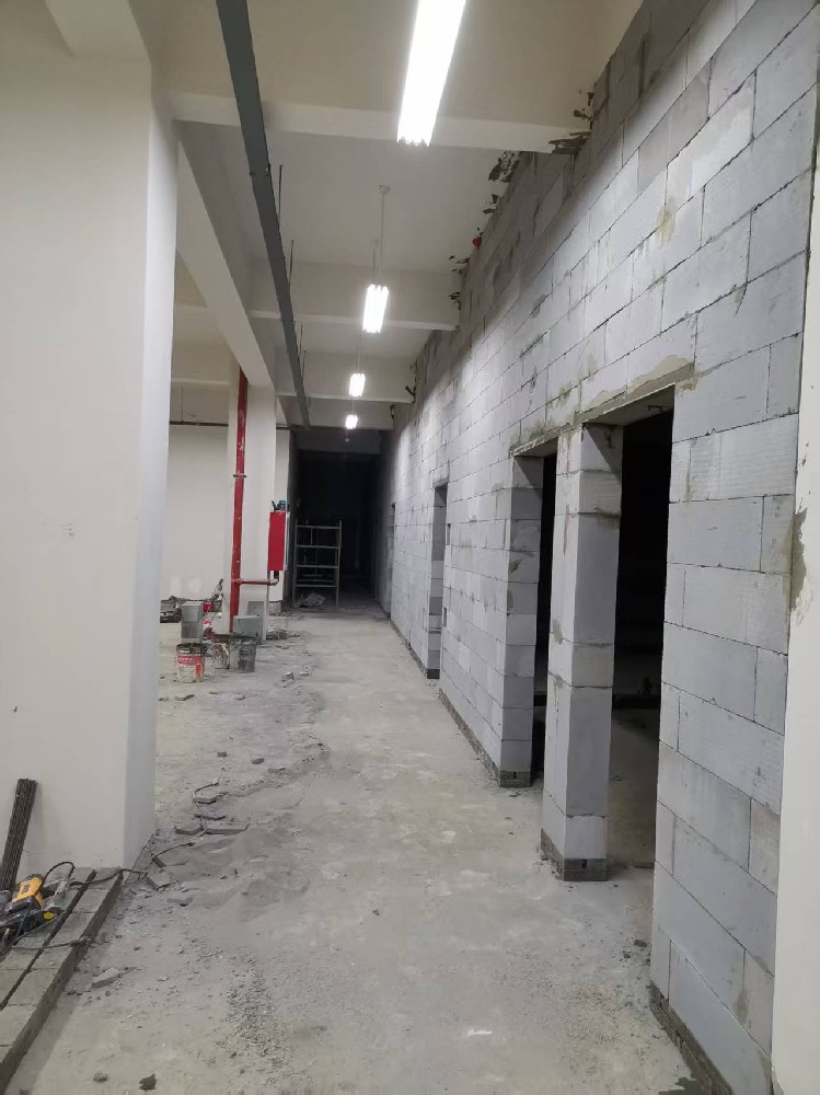 贵州轻质砖隔墙，家里装修用轻质砖好吗？